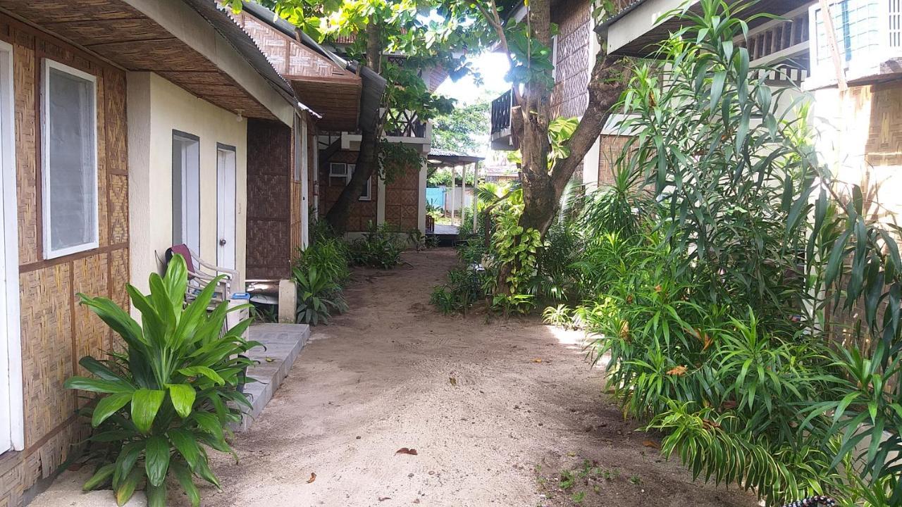 Hotel The Shark'S Tail Dive Center Daanbantayan Exterior foto