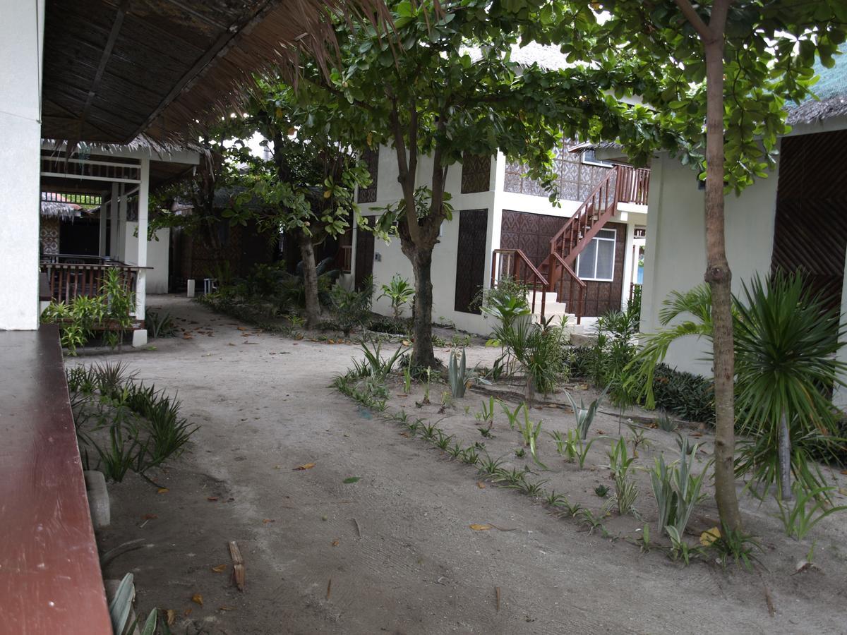 Hotel The Shark'S Tail Dive Center Daanbantayan Exterior foto