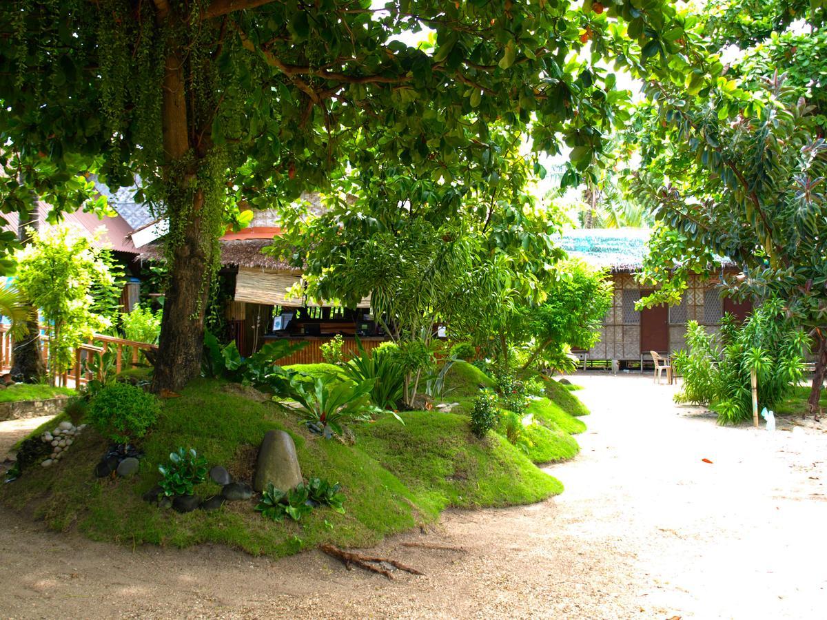 Hotel The Shark'S Tail Dive Center Daanbantayan Exterior foto